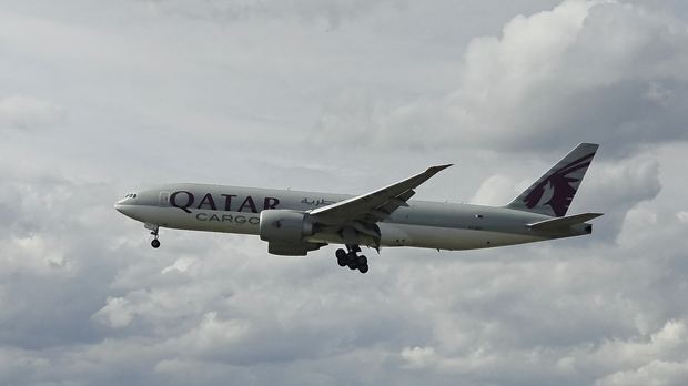 Qatar Airways Boeing 777 approaching Frankfurt